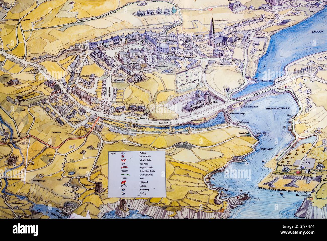 Plan de rue intéressant de Rosscarbery monté pour la vue publique dans l'église St. il met utile de souligner les caractéristiques clés d'intérêt telles que St Fachtna's. Banque D'Images