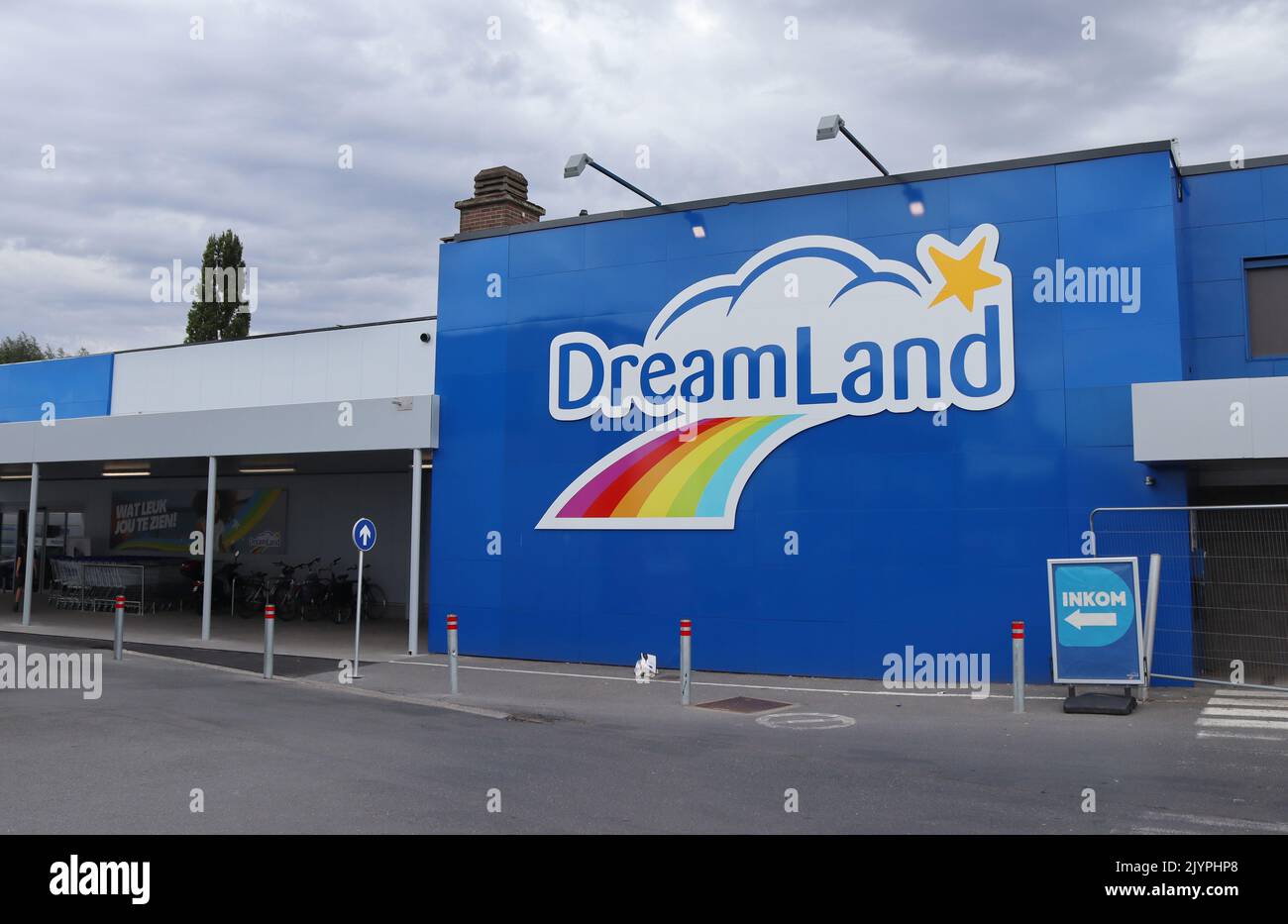 LEDE, BELGIQUE, 6 SEPTEMBRE 2022 vue extérieure d'un magasin