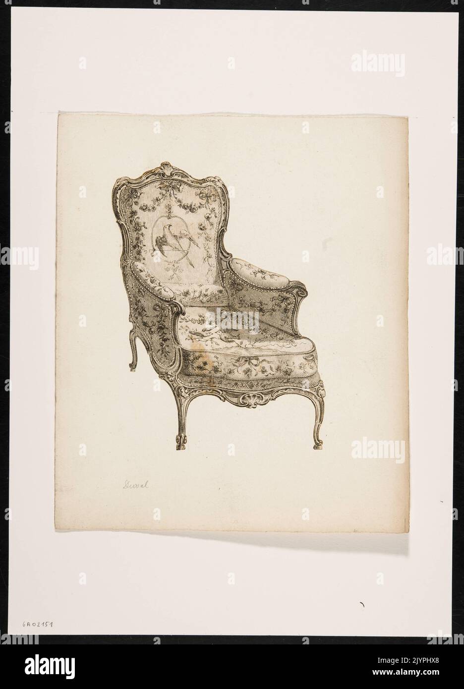Ce siège Louis XV est un exemple exquis de mobilier rococo, connu pour ses décorations complexes et son artisanat délicat. Le siège présente un motif d'oiseaux et de fleurs, typique du style ornemental de l'époque. Sa sculpture détaillée et l'utilisation de matériaux luxueux reflètent l'opulence de la cour française du XVIIIe siècle et l'esthétique rococo, qui met l'accent sur l'élégance et les motifs naturels. Banque D'Images