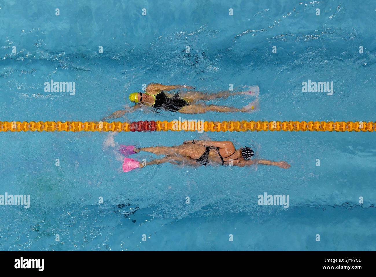 Vue générale de la formation des nageurs avant la compétition pendant les essais de natation australiens pour la qualification olympique et paralympique de Tokyo, au centre aquatique et de loisirs sa à Adélaïde, mercredi, 16 juin 2021. (AAP IMAGE/DAVE HUNT) PAS D'ARCHIVAGE, USAGE ÉDITORIAL SEULEMENT ** USAGE STRICTEMENT ÉDITORIAL SEULEMENT, PAS D'UTILISATION COMMERCIALE, PAS DE LIVRES ** Banque D'Images