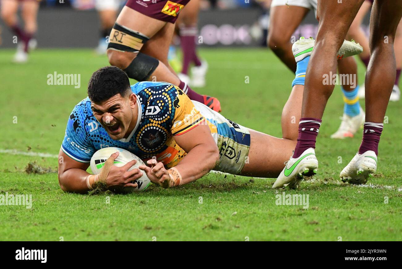 David Fifita, des Titans, fête son essai lors du match rond-point de la série 15 entre les Titans de la Gold Coast et les aigles de mer de Manly au Super Stadium CBUS sur la Gold Coast, dimanche, 20 juin 2021. (AAP IMAGE/DARREN ENGLAND) PAS D'ARCHIVAGE, USAGE ÉDITORIAL SEULEMENT ** USAGE STRICTEMENT ÉDITORIAL SEULEMENT, PAS D'UTILISATION COMMERCIALE, PAS DE LIVRES ** Banque D'Images