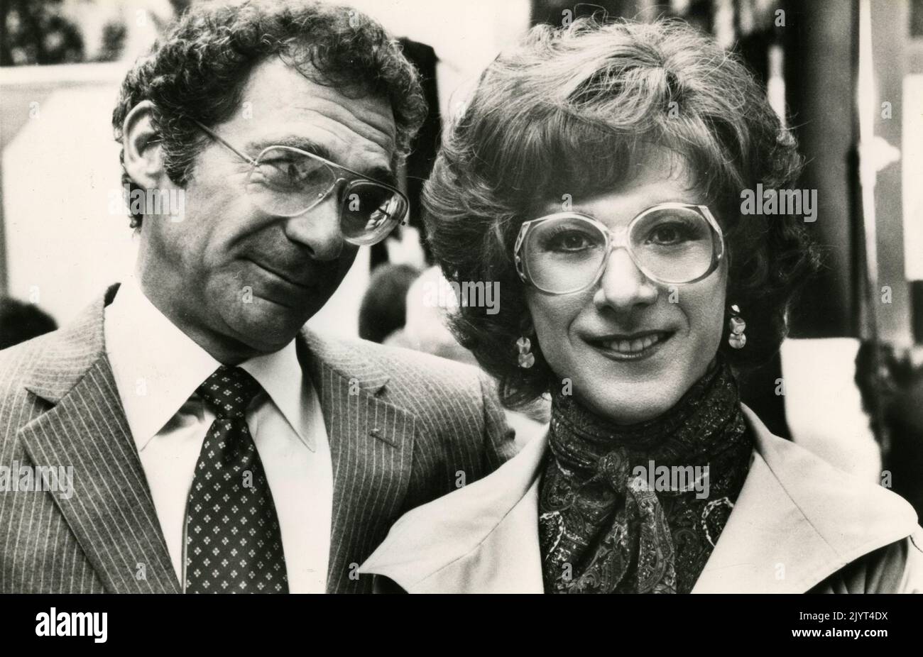 Les acteurs américains Sydney Pollack et Dustin Hoffman dans le film Tootsie, USA 1982 Banque D'Images