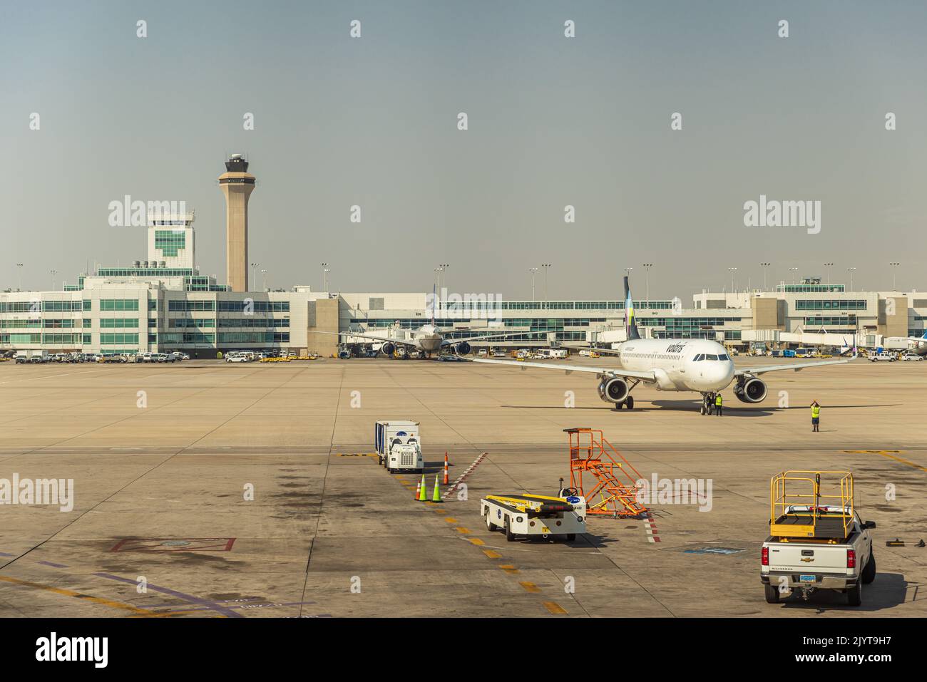 DENVER, Colorado - SEPTEMBRE 6 : Airbus A320 exploité par les docks de Volaris sur 6 septembre 2022 à l'aéroport international de Denver, Colorado. Volaris est un bas-coût Banque D'Images