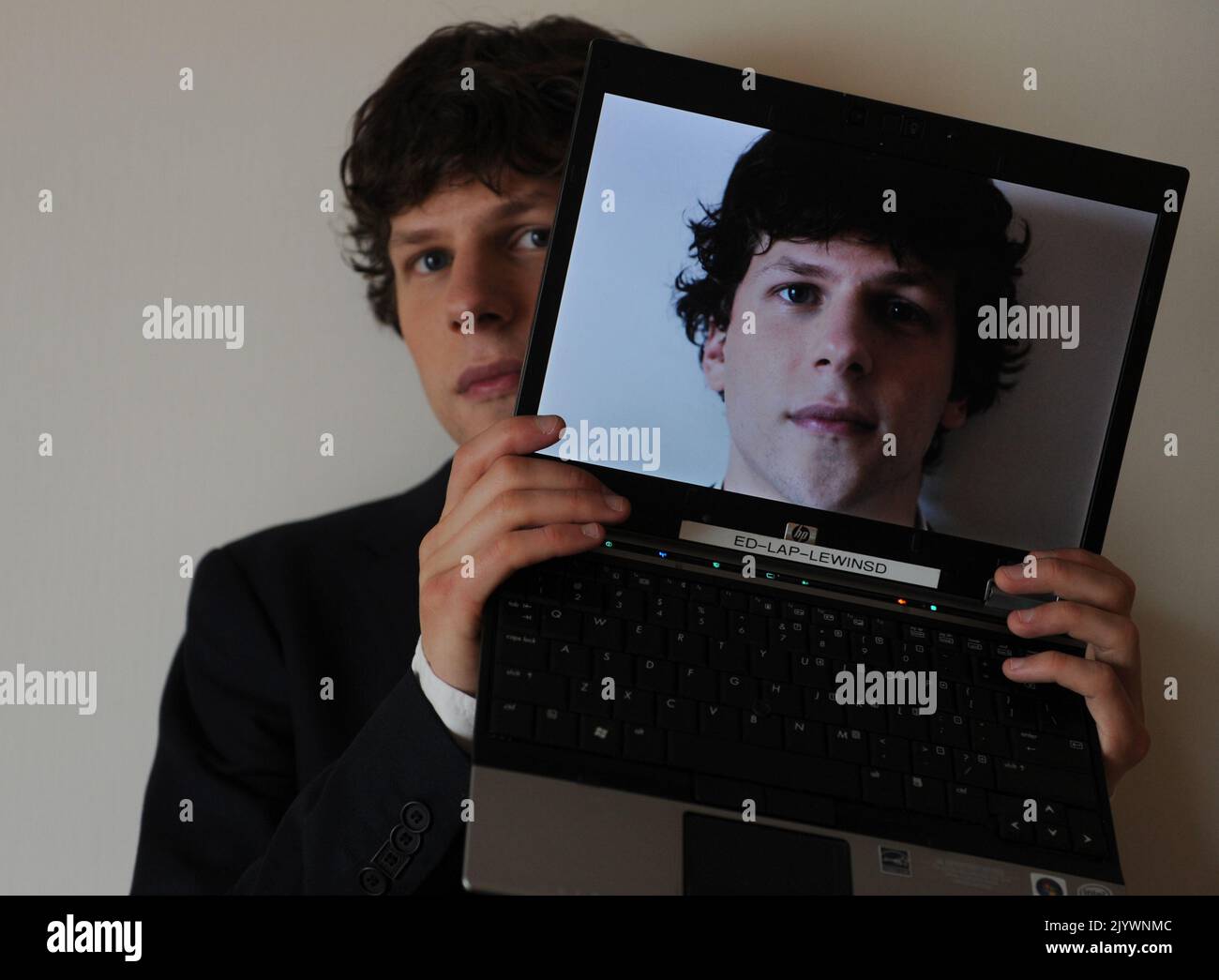 L'acteur Jesse Eisenberg qui joue Mark Zuckerberg, le fondateur de Facebook, dans le film "le réseau social" pose une photo à Sydney. Banque D'Images