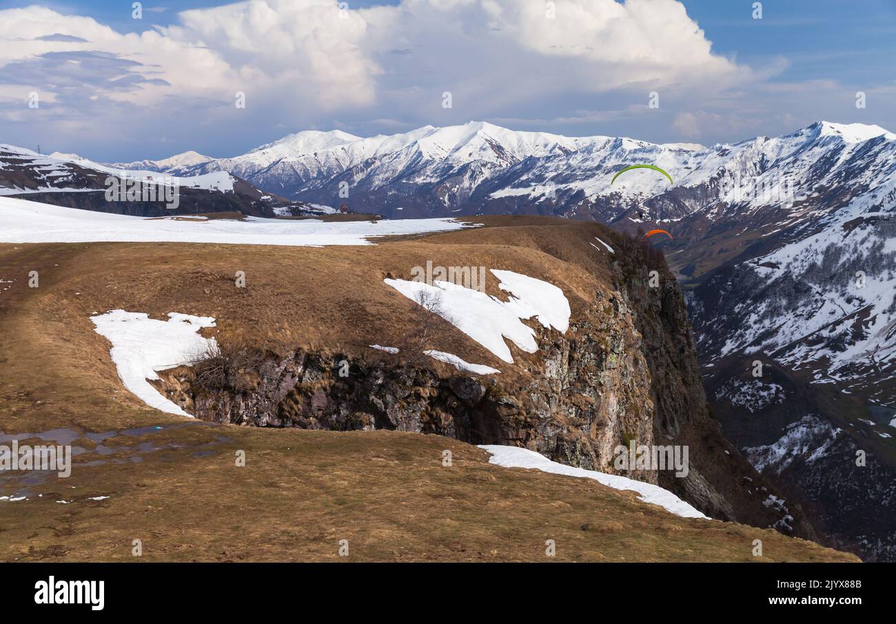 Paysage de montagne géorgien. Caucase au printemps. Gudauri Banque D'Images