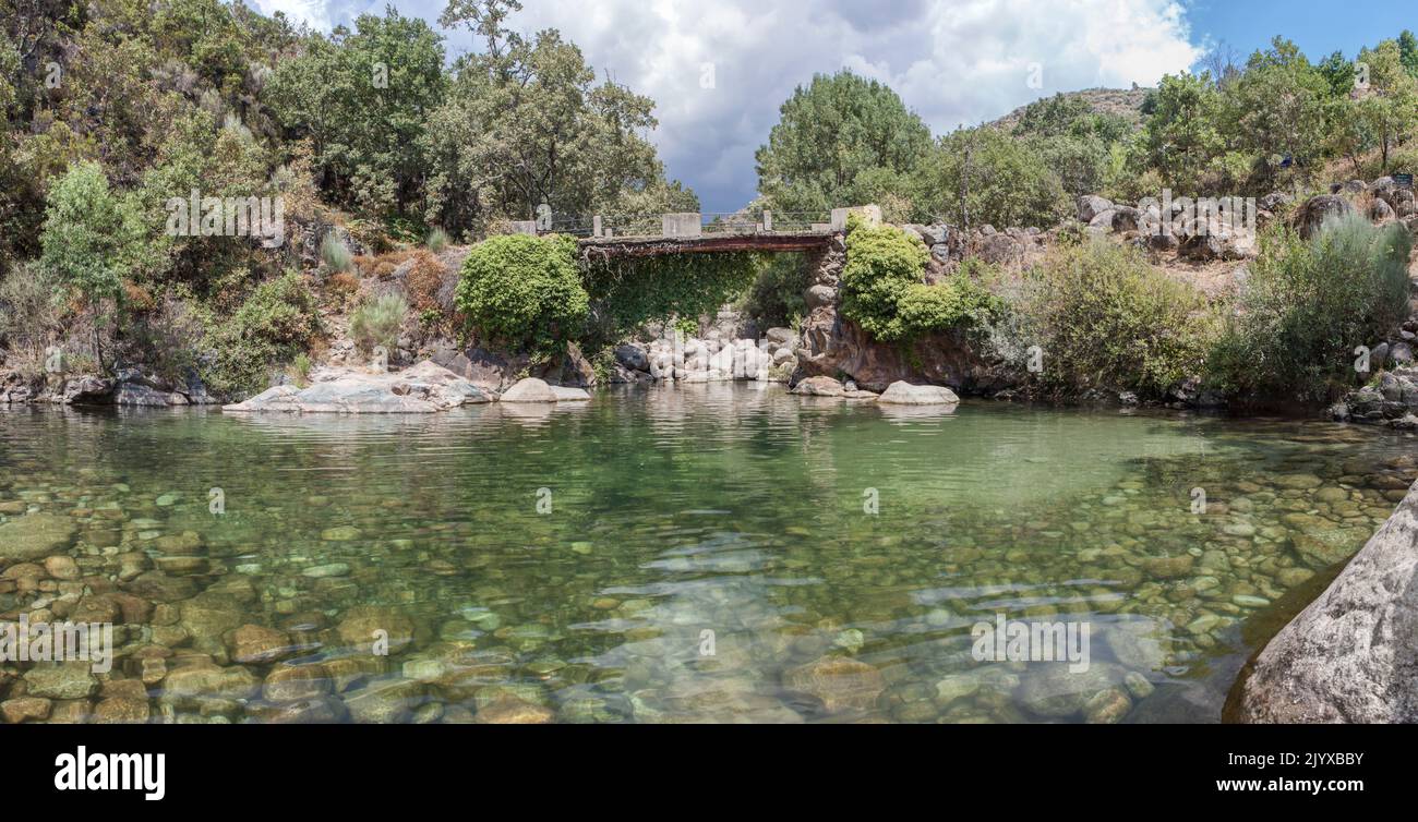 La Maquina piscine naturelle. Eaux cristallines au coeur du comté de la Vera, Caceres, Estrémadure, Espagne Banque D'Images