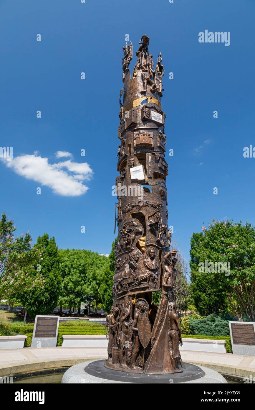 Tulsa, Oklahoma - la Tour de réconciliation du parc de réconciliation John Hope Franklin. Le parc est un monument commémoratif basé sur le massacre de race en 1921 Banque D'Images