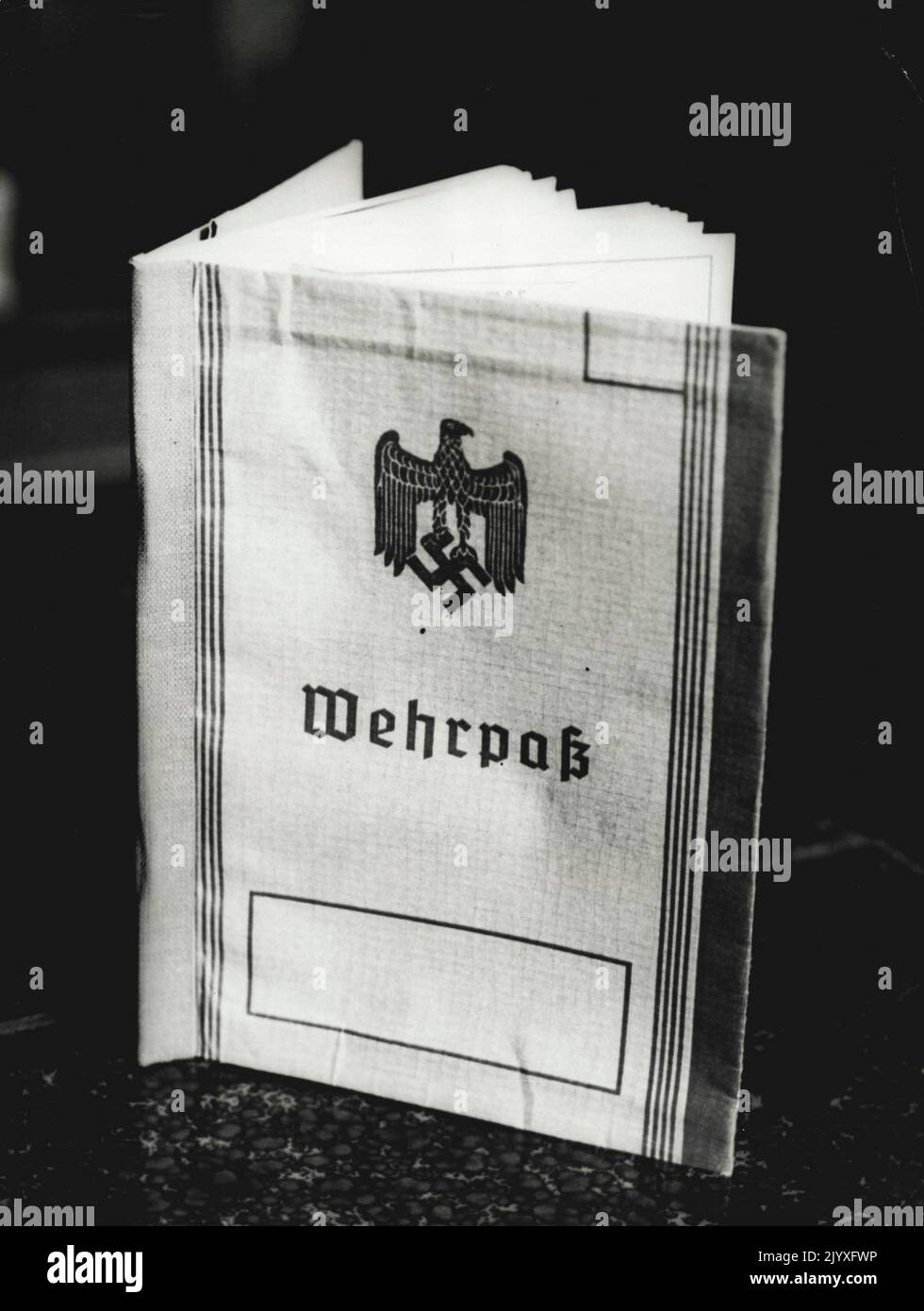 Le nouveau passeport allemand des Forces de défense. -- le nouveau passeport de la défense allemande - les forces. Pour les avis concernant le travail comme le service à l'armée, la marine et les forces aériennes. 30 mars 1936. Banque D'Images