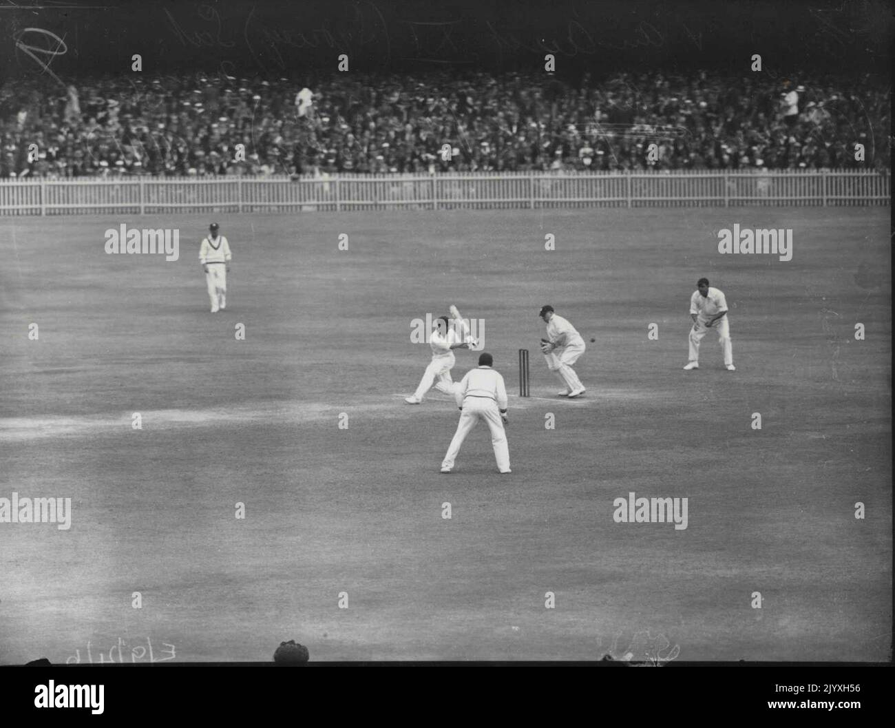 Archives Cricket: Angleterre vs. Australie XI à SCG. 01 novembre 1936. (Photo de Herbert Fishwick/Fairfax Media) Banque D'Images