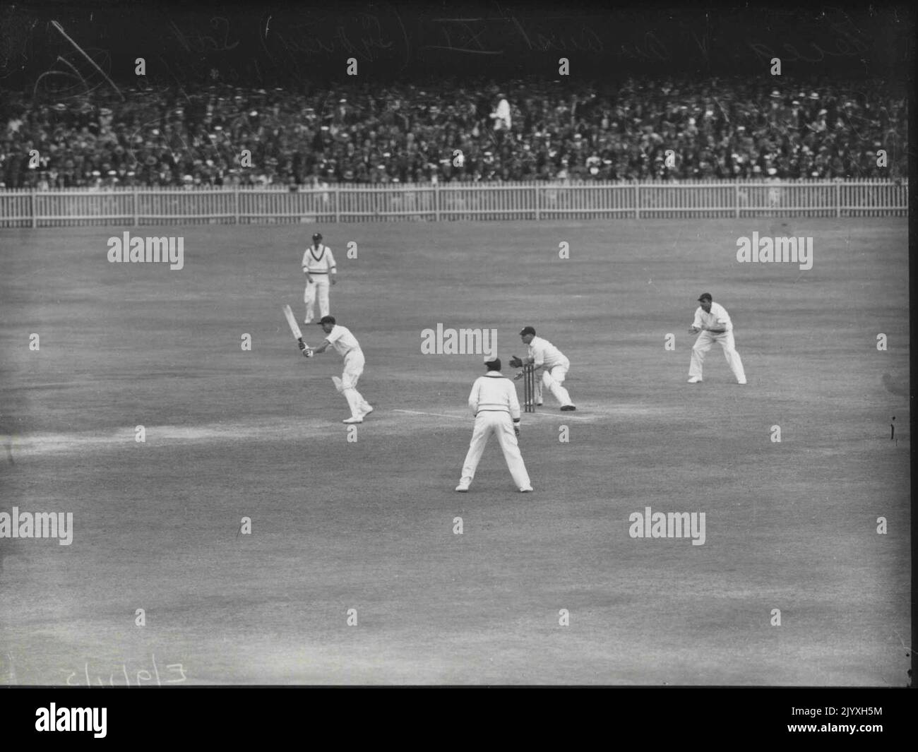 Archives Cricket: Angleterre vs. Australie XI à SCG. 01 novembre 1936. (Photo de Herbert Fishwick/Fairfax Media) Banque D'Images