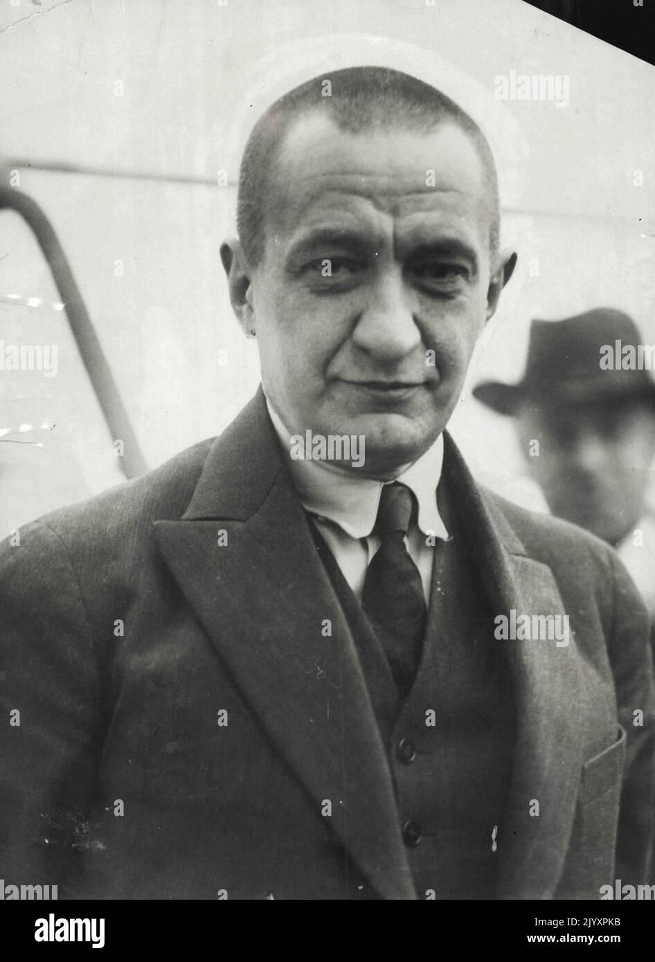 S.S. Olympic arrive -- Alexander Kerensky, ancien premier ministre de la Russie et chef de la révolution russe de début, comme il est arrivé ici aujourd'hui sur les Olympiques. 2 mars 1927. (Photo par International Newsreel photo). Banque D'Images