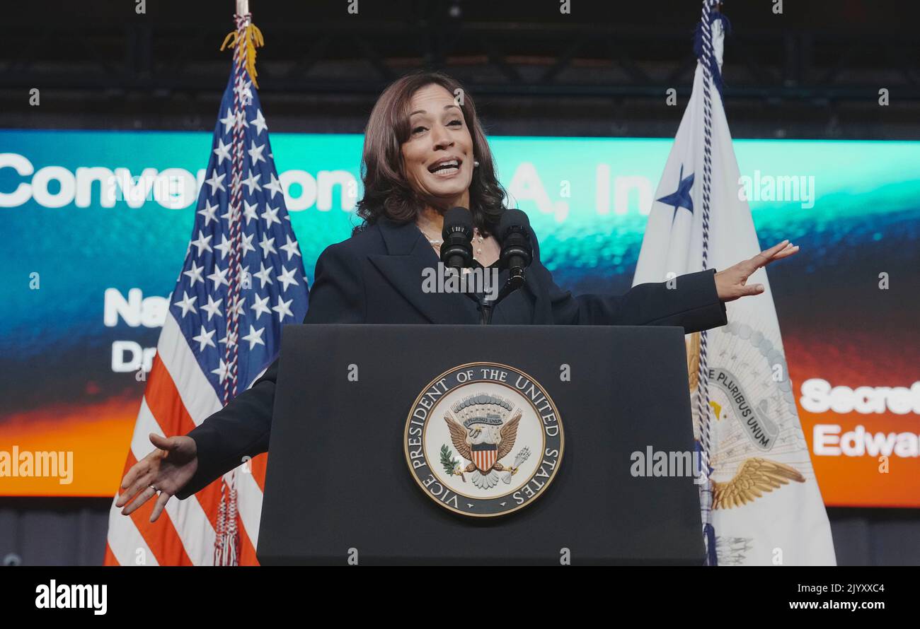 Houston Texas États-Unis, 8 septembre 2022: Le vice-président américain KAMALA HARRIS s'adresse à la foule lors de la dernière journée de la convention nationale baptiste annuelle 142nd à l'hôtel Hilton of the Americas. Crédit : Bob Daemmrich/Alay Live News Banque D'Images