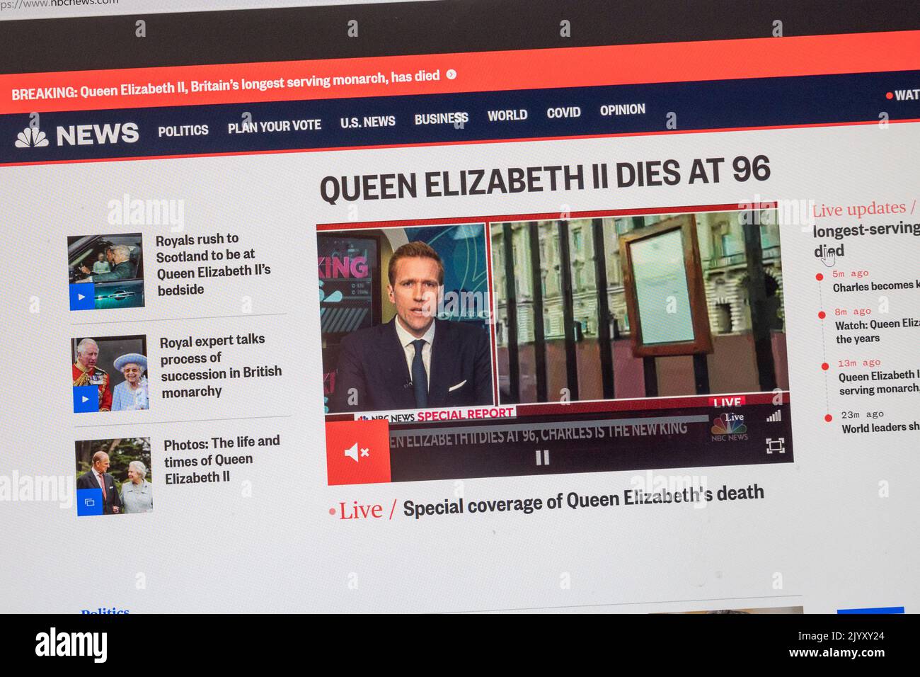 La réaction immédiate de NBC News (à 6,53pm heure du Royaume-Uni) à l'annonce (6,30pm heure du Royaume-Uni) de la mort de la reine Elizabeth II, le 8th septembre 2022. Banque D'Images