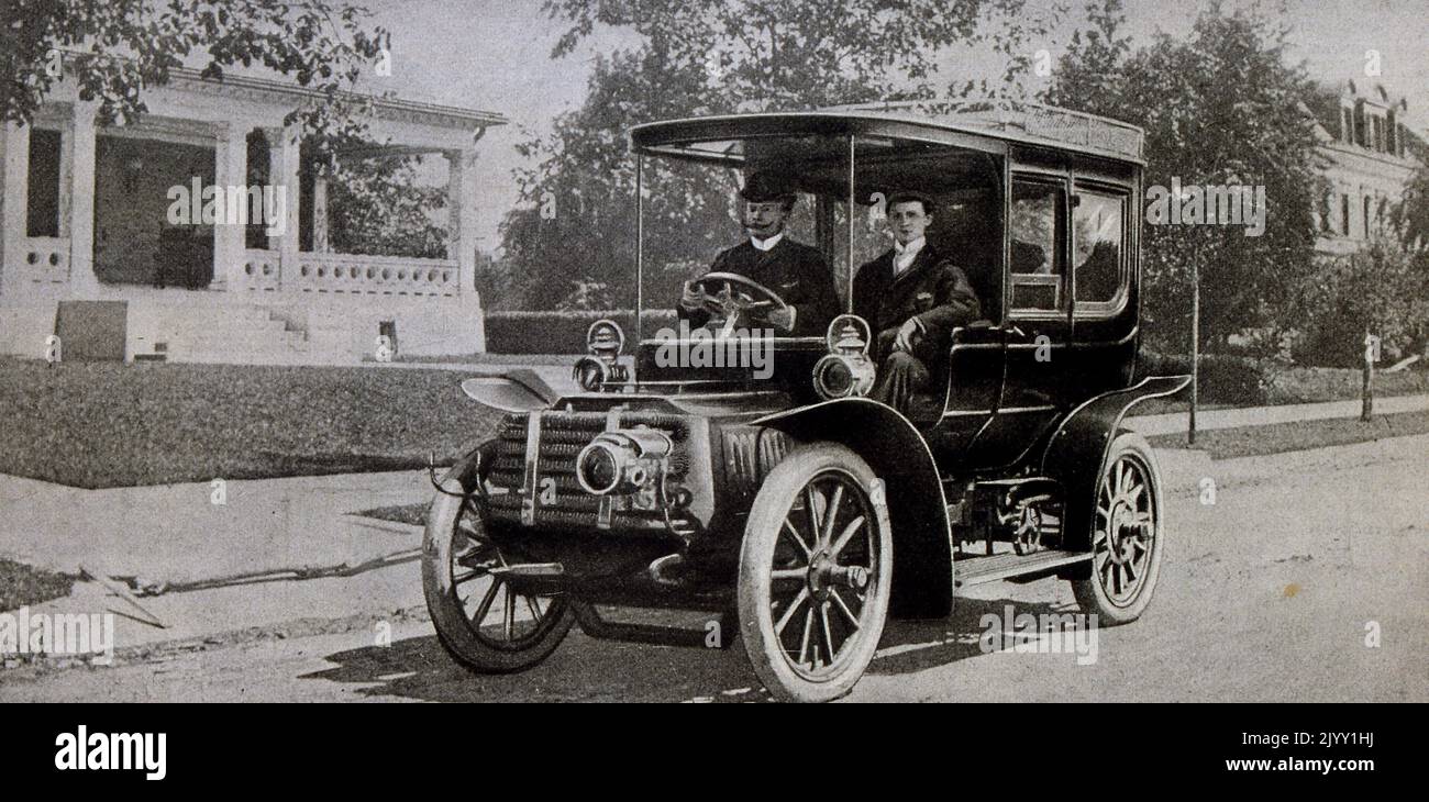 Diplomate français, Georges Gerald conduit une automobile Dietrich à St Louis, Missouri, Etats-Unis 1905 Banque D'Images