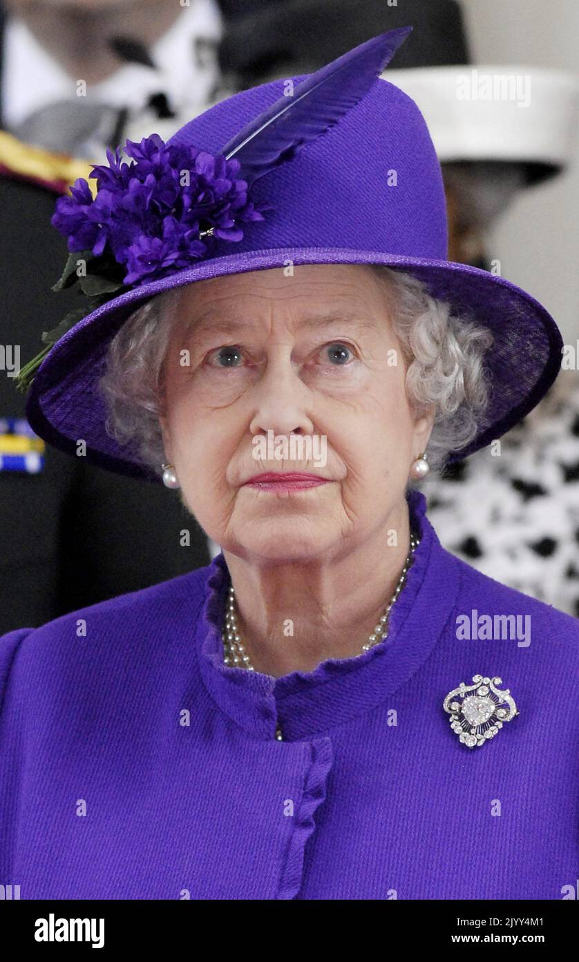 20070712 - IEPER, BELGIQUE: La reine britannique Elizabeth II photographiée lors d'une cérémonie de commémoration à Menenpoort, à Ieper, le jeudi 12 juillet 2007. La reine Elizabeth et le prince Philip sont en visite d'une journée en Belgique. BELGA PHOTO DIRK WAEM Banque D'Images