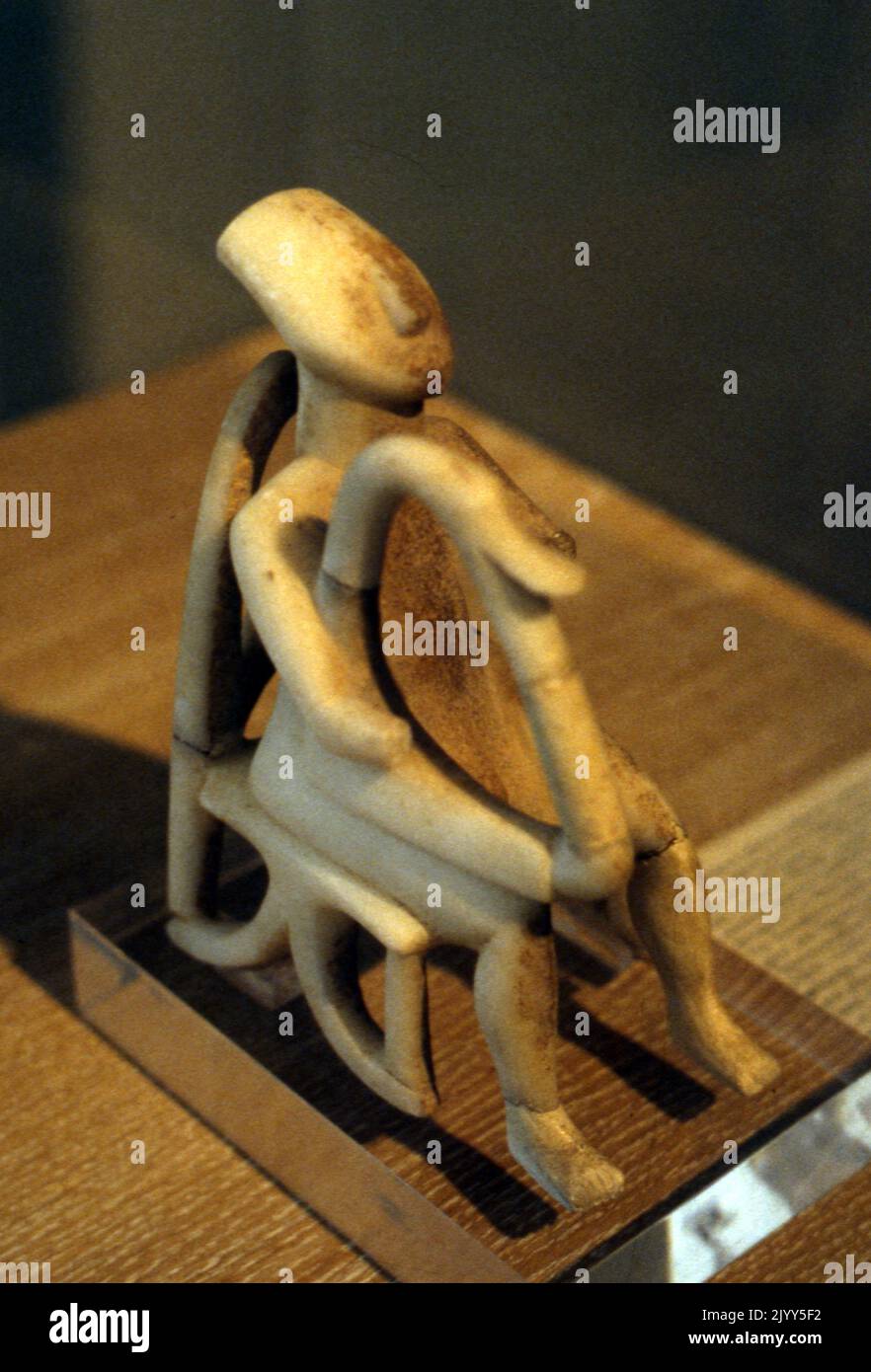 Minoan Mycenaéan, joueur de lyre masculin, de Keros (Cyclades), Grèce, ca. 2700-2500 BCE. Marbre, environ 9 de haut. Musée archéologique national, Athènes. Banque D'Images