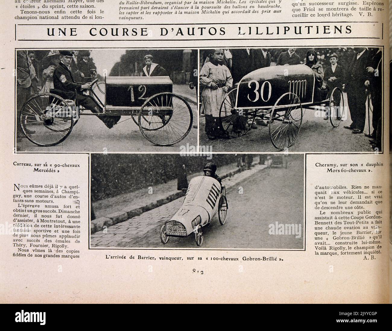 Photographie à l'intérieur du magazine Lifestyle la vie au Grand Air; voitures miniatures pour enfants. L'un est une Mercedes ancienne. Banque D'Images