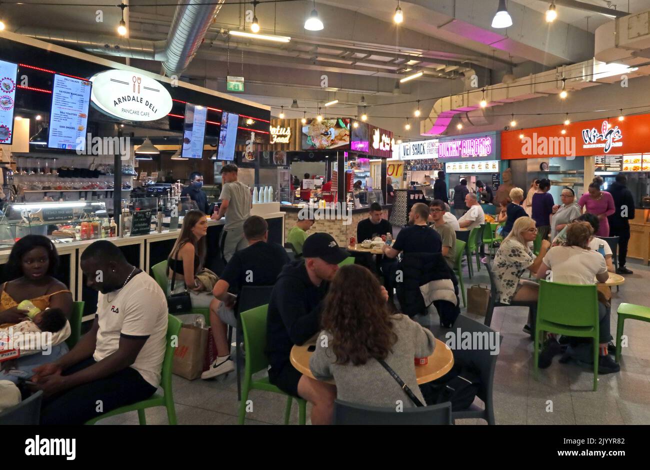 Manchester Arndale centre Deli, et aire de restauration dans le marché intérieur, 49 High St, Manchester, Angleterre, Royaume-Uni, M4 3AH Banque D'Images