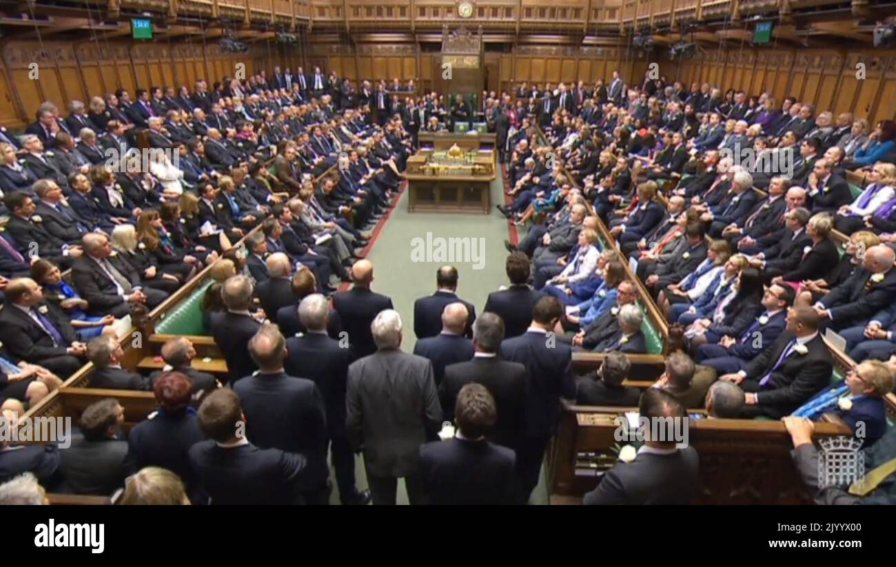 Photo du dossier datée du 20/6/2016, des députés réunis à la Chambre des communes, à Londres, pour rendre hommage à la députée travailliste JO Cox. Date de publication : vendredi 9 septembre 2022. Banque D'Images