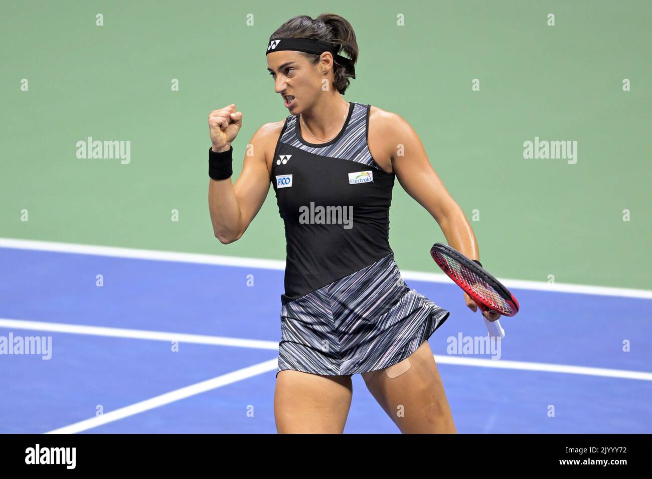 New York, États-Unis. 08th septembre 2022. Caroline Garcia, de France, réagit en jouant à ont Jabeur, de Tunisie, lors du match des demi-finales des championnats de tennis américains Open au Centre national de tennis de Billie Jean King de l'USTA à Flushing Meadows Corona Park New York, 8 septembre 2022. (Photo par Anthony Behar/Sipa USA) crédit: SIPA USA/Alay Live News Banque D'Images
