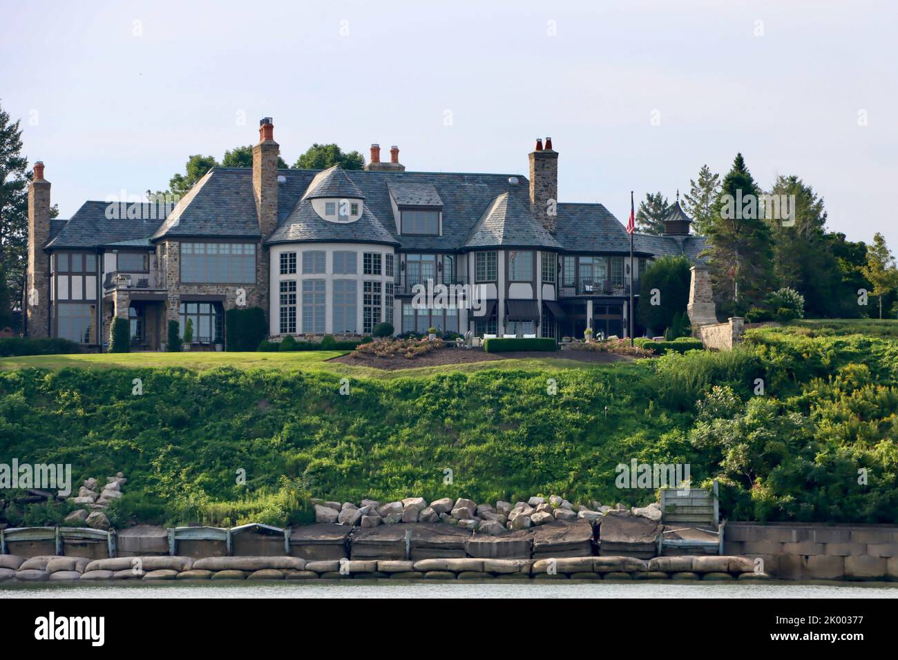 Grande propriété avec de vastes jardins sur la côte sud du lac Érié entre Rocky River et Cleveland. Banque D'Images