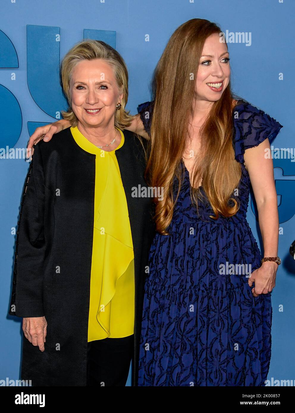 8 septembre 2022, New York Hillary Clinton, Chelsea Clinton arrive à APPLE TV Docu-series première de GUTSY, tenue au Times Center Theatre à New York, jeudi, 8 septembre 2022. Photo de Jennifer Graylock-Alamy Banque D'Images