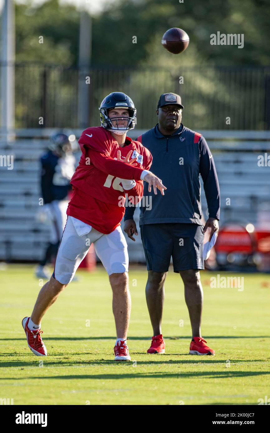 Le quarterback des Texans de Houston Davis Mills (10) lors de l'entraînement de la NFL des Texans de Houston sur 07 septembre 2022 au centre d'entraînement méthodiste de Houston au N Banque D'Images