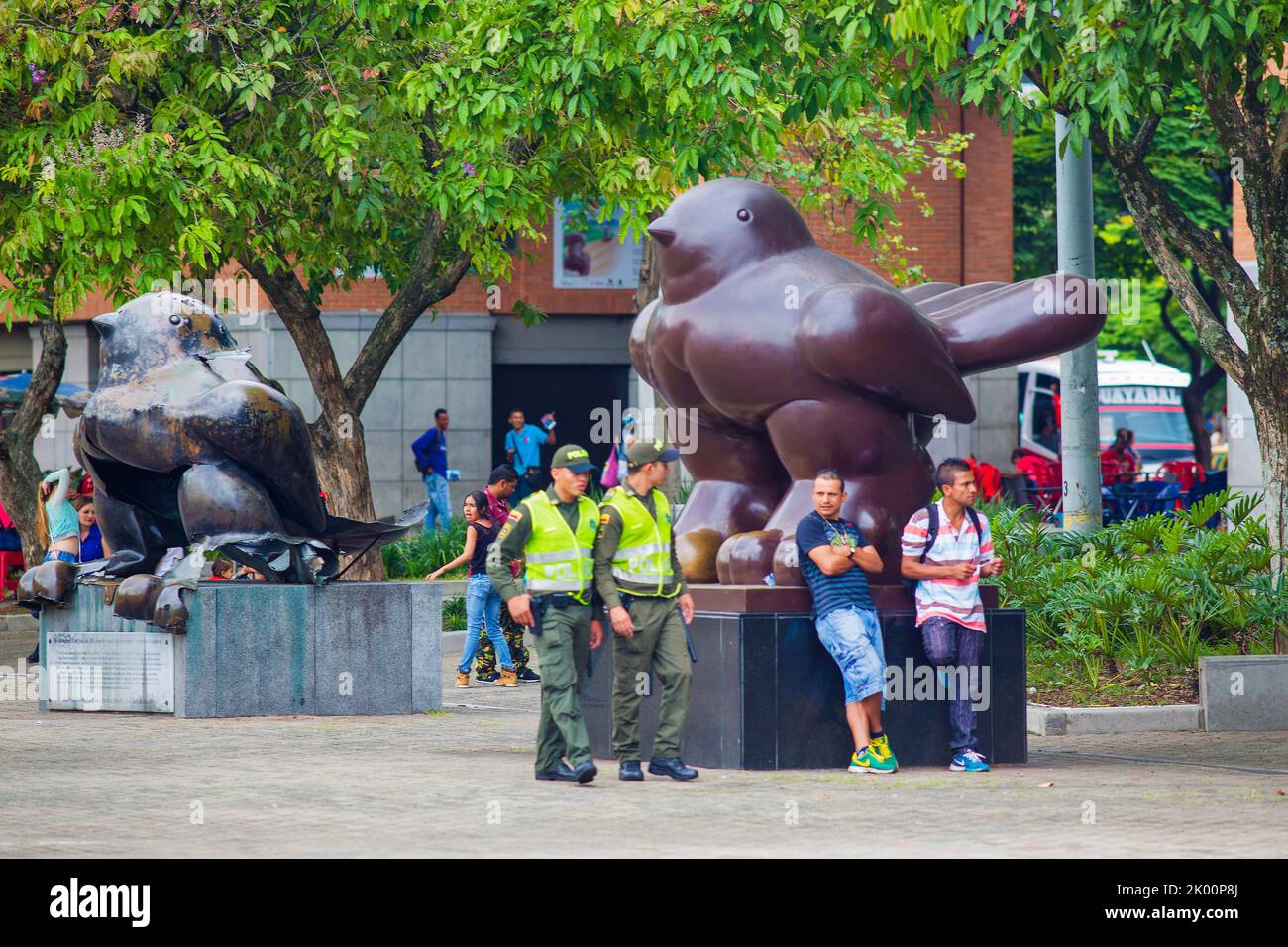 Colombie, Medellin, Pablo Escobar, le droguateur, a bombardé une statue de Botero le 10th juin 1995. L'artiste a donné la statue originale à droite Banque D'Images