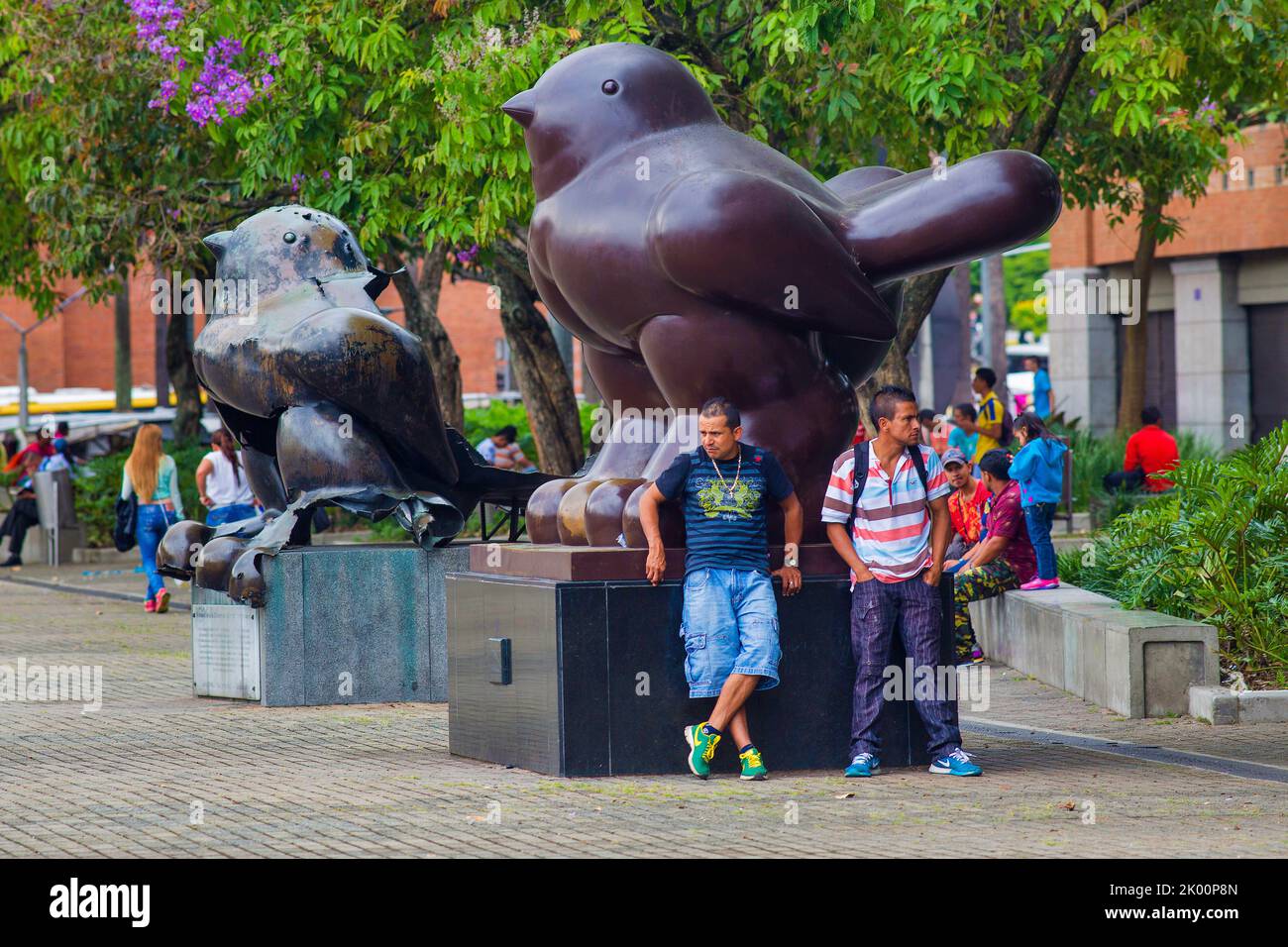 Colombie, Medellin, Pablo Escobar, le droguateur, a bombardé une statue de Botero le 10th juin 1995. L'artiste a donné la statue originale à droite Banque D'Images