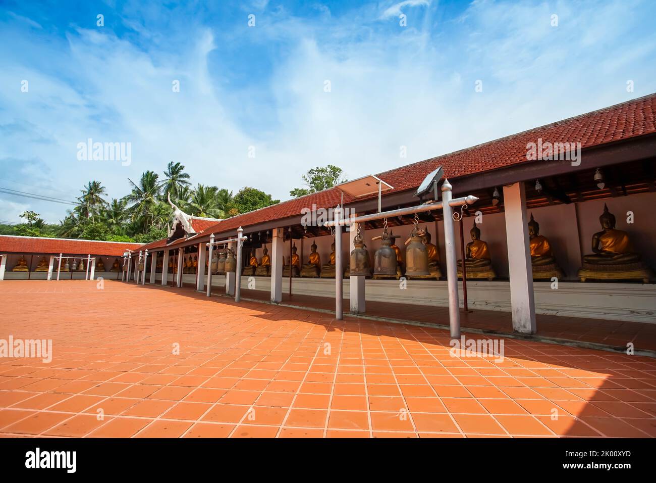 Phra That Sawi est l'une des destinations de voyage situées à Wat Phra dans la province de Sawi Chumphon, en Thaïlande. Banque D'Images Phra That Sawi est l'une des destinations de voyage situées à Wat Phra dans la province de Sawi Chumphon, en Thaïlande. Banque D'Images