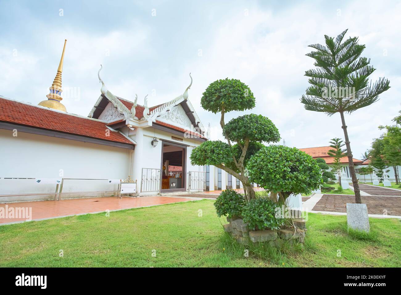 Phra That Sawi est l'une des destinations de voyage situées à Wat Phra dans la province de Sawi Chumphon, en Thaïlande. Banque D'Images Phra That Sawi est l'une des destinations de voyage situées à Wat Phra dans la province de Sawi Chumphon, en Thaïlande. Banque D'Images