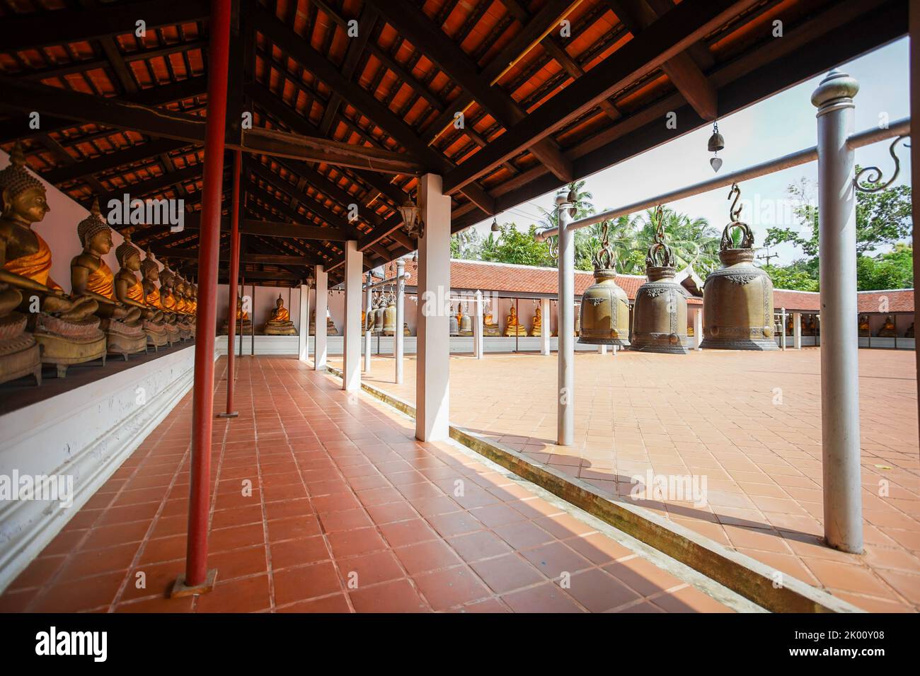 Phra That Sawi est l'une des destinations de voyage situées à Wat Phra dans la province de Sawi Chumphon, en Thaïlande. Banque D'Images Phra That Sawi est l'une des destinations de voyage situées à Wat Phra dans la province de Sawi Chumphon, en Thaïlande. Banque D'Images