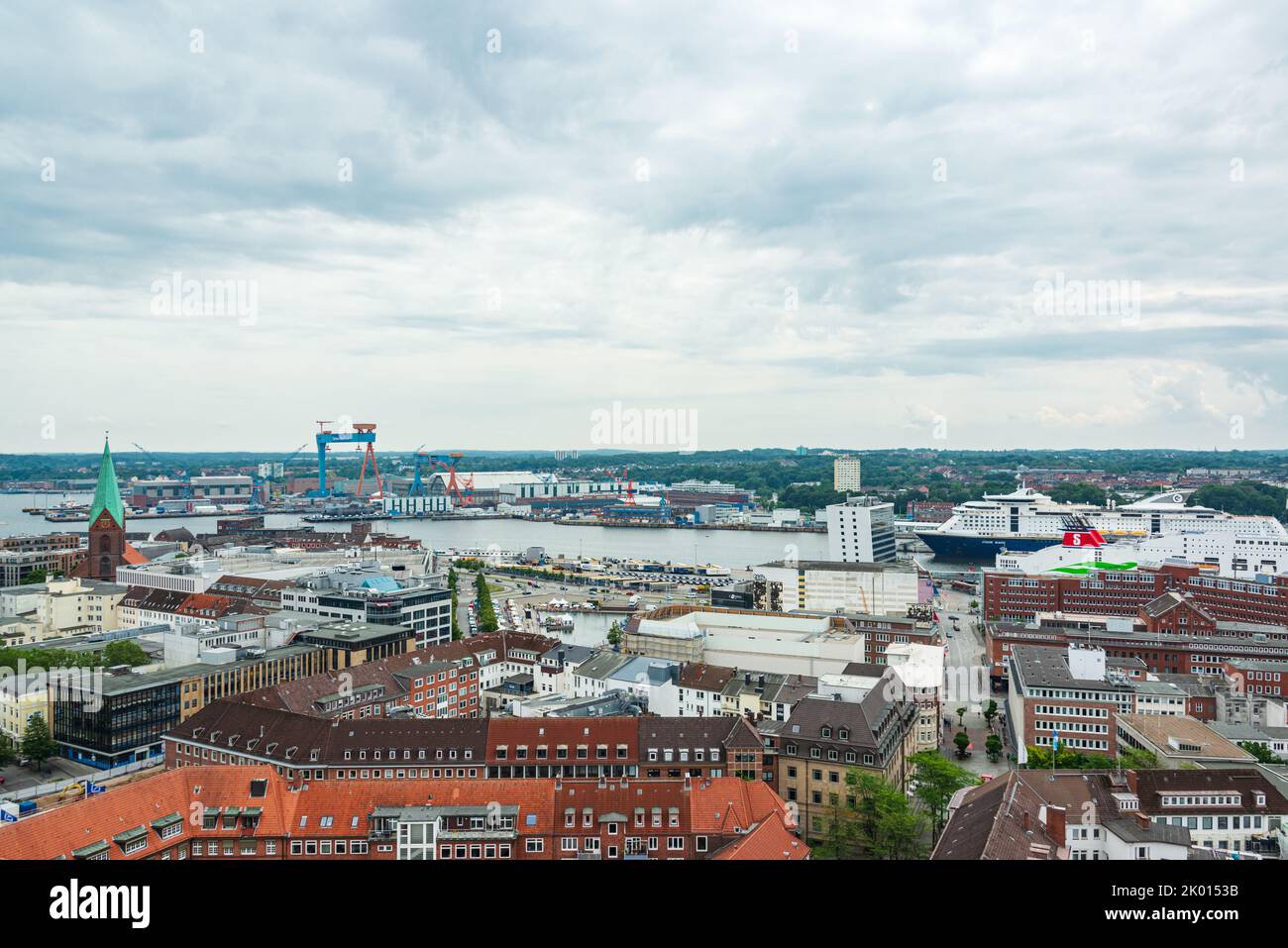 Kiel - Luftafnahme Innenstadt die Stena Germanica und die Color Magic Fähren nach Norwegen und Schweden an ihren Liegeplätzen Banque D'Images