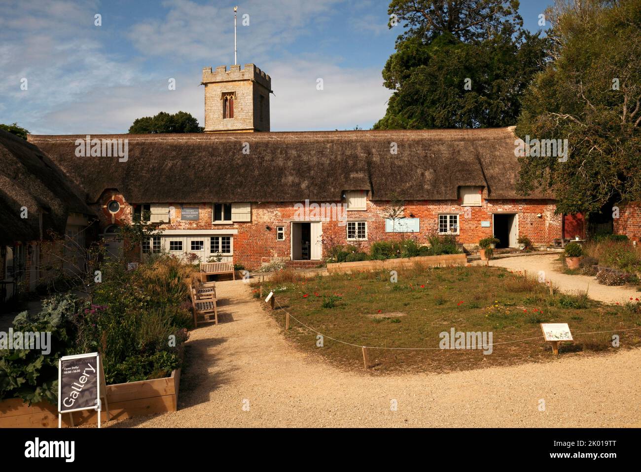 Les bâtiments de la propriété Symondsbury dans le quadrilatère.Dorset, Royaume-Uni. Laiteuse Banque D'Images