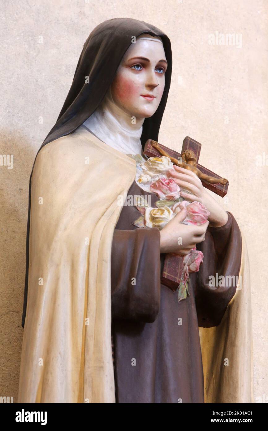 Bernadette Soubirous. Statue. Collégiale Saint-Jacques-le-majeur. Sallanches. Haute-Savoie. Auvergne-Rhône-Alpes. France. Europe. Banque D'Images