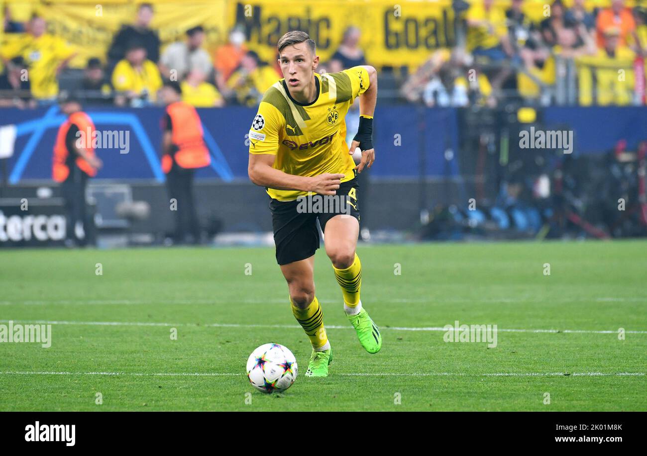 Ligue des champions de l'UEFA, Allemagne, signal Iduna Park Dortmund : Borussia Dortmund vs FC Kopenhagen ; Nico Schlotterbeck Banque D'Images