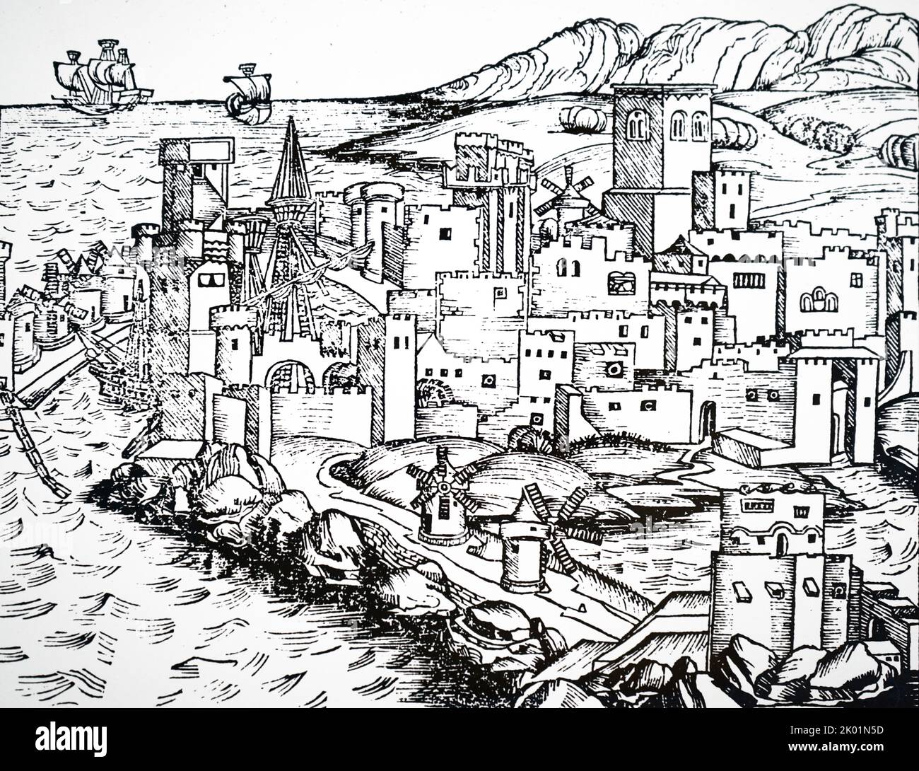 Vue de Rhodes, montrant des moulins à vent pour la production de farine, et des navires dans l'abri du port. Banque D'Images