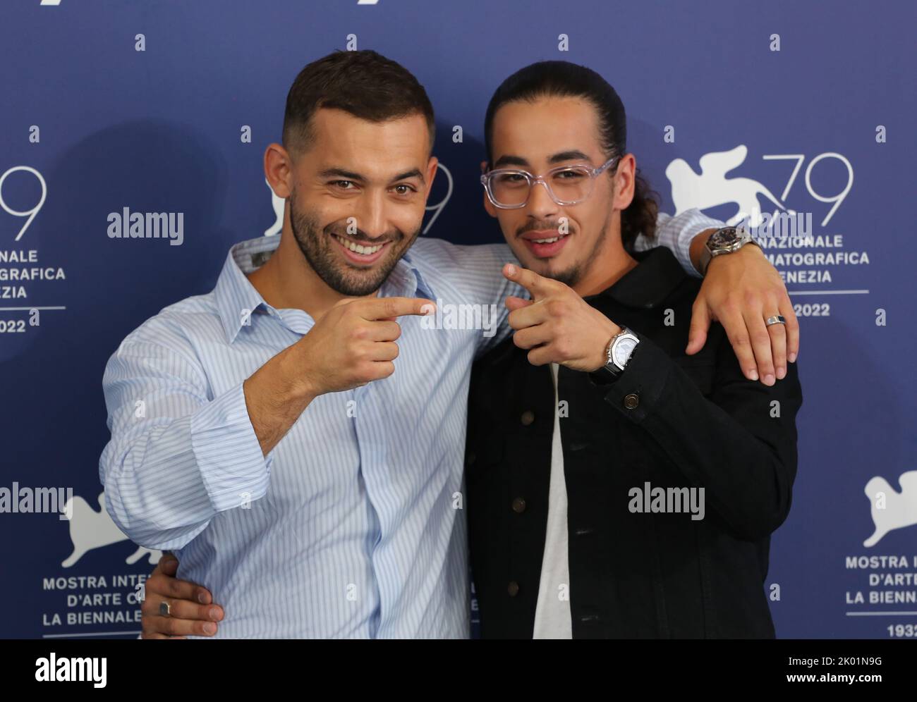 Venise, Italie, 2nd septembre 2022, Dali Benssala et Sami Slimane au photocall du film Athena au Festival du film de Venise 79th en Italie. Credit: Doreen Kennedy/Alamy Live News Banque D'Images