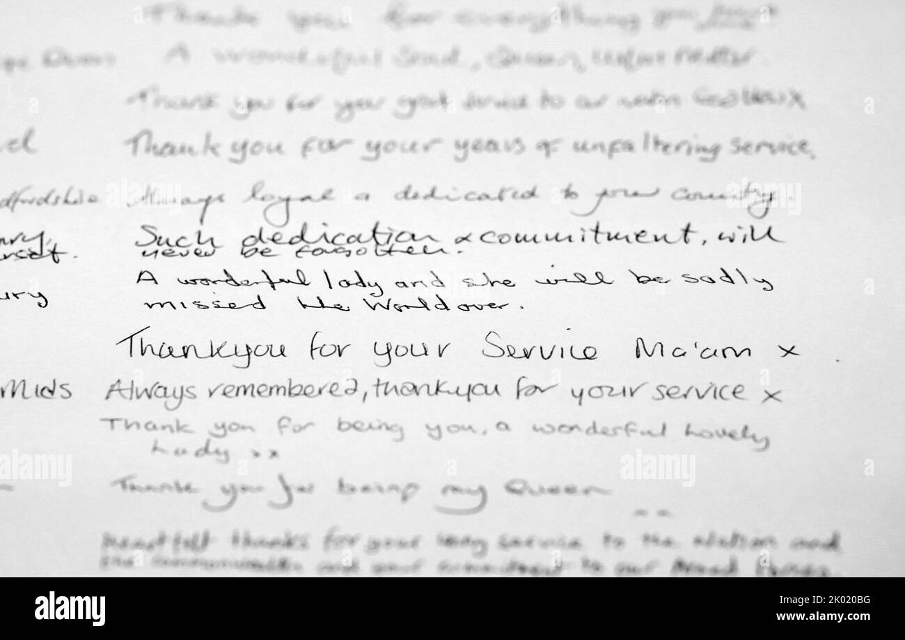 Des messages de condoléances ont été laissés à l'arboretum du Mémorial national d'Alrewas, après le décès de la reine Elizabeth II, jeudi. Date de la photo: Vendredi 9 septembre 2022. Banque D'Images