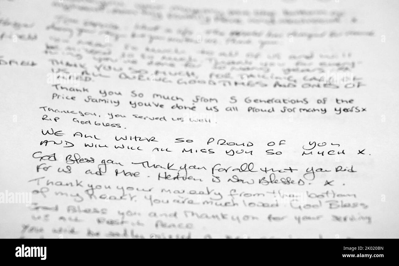 Des messages de condoléances ont été laissés à l'arboretum du Mémorial national d'Alrewas, après le décès de la reine Elizabeth II, jeudi. Date de la photo: Vendredi 9 septembre 2022. Banque D'Images