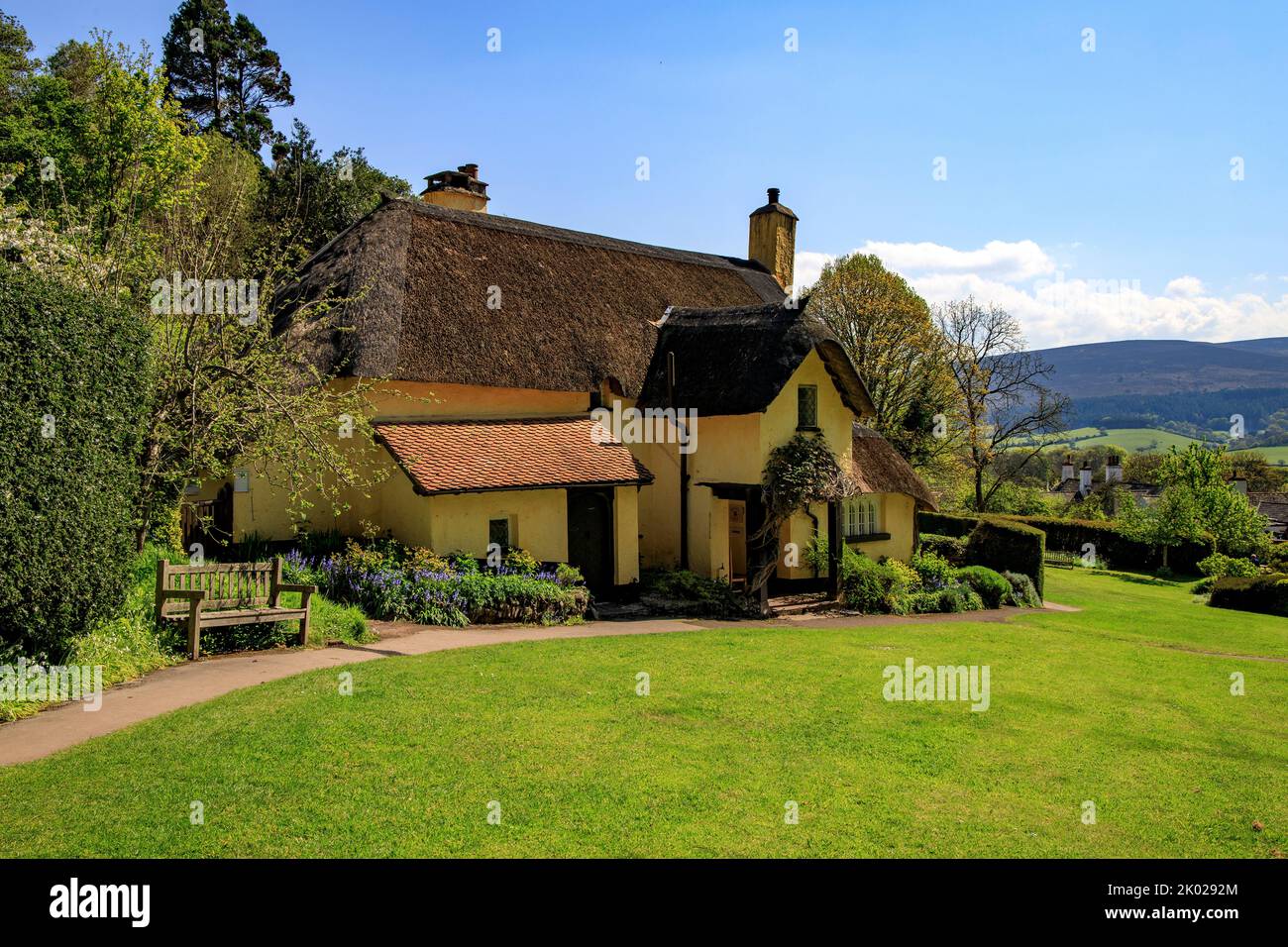 Périwinkle Cottage est un charmant cottage en chaume à Selworthy Green sur le domaine Holnicote, Somerset, Angleterre, Royaume-Uni Banque D'Images