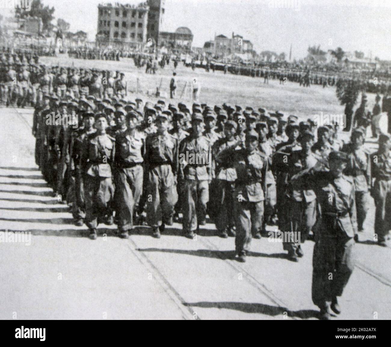 Le maréchal Kim il Sung reçoit un défilé militaire après la fin de la guerre. Juillet 1953. Banque D'Images