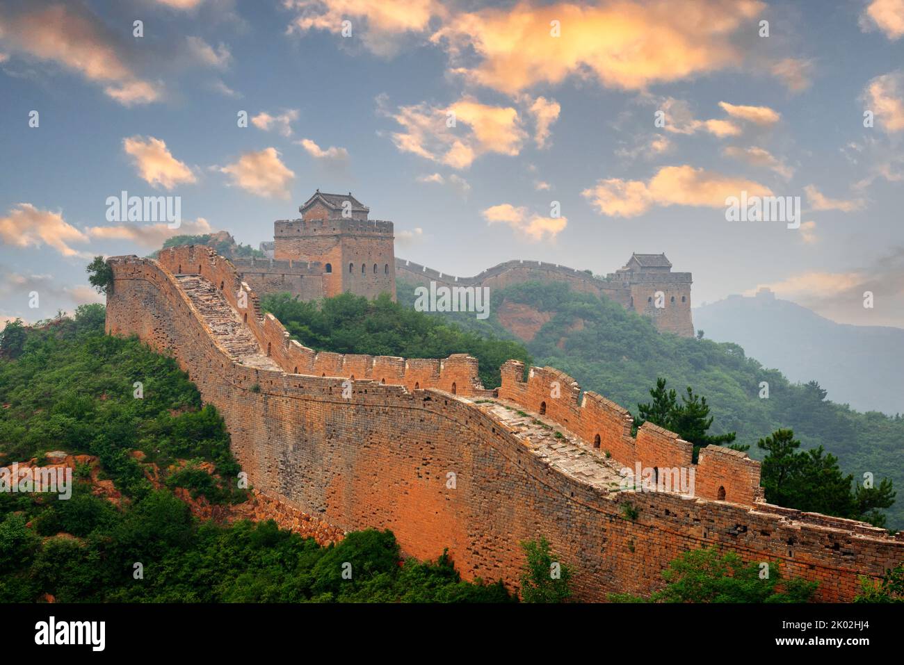 Grande Muraille de Chine, à la section de Jinshanling au crépuscule. Banque D'Images