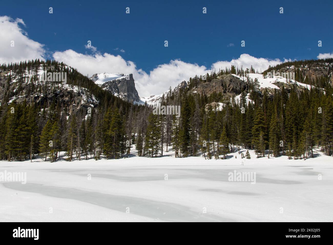 Lac Nymph gelé. Parc national de Rocky Mountain, Colorado, États-Unis Banque D'Images