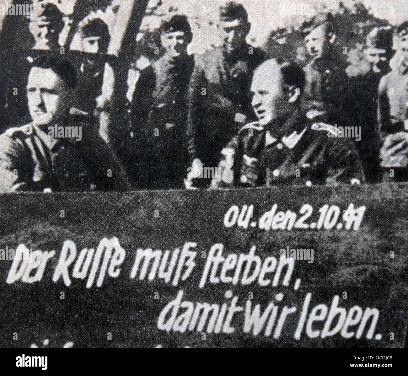 Les soldats allemands ont été capturés avec un panneau « les Russes doivent mourir pour que nous vivions ! » Russie 1941 Banque D'Images