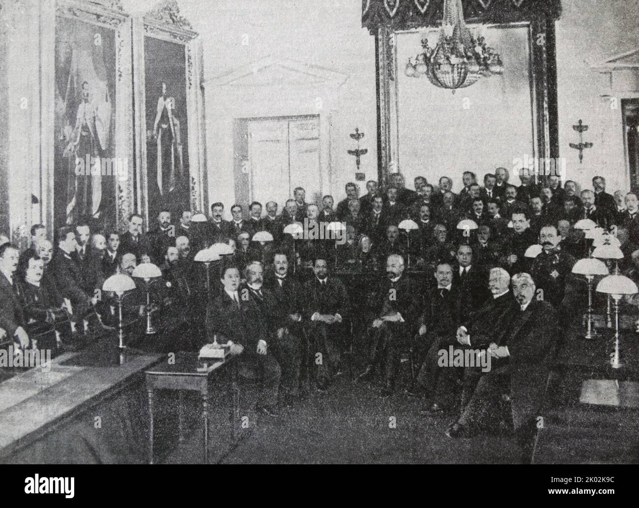 Le gouvernement provisoire de la Russie 1917. (Assis de gauche à droite): PAR INTÉRIM Konovalov, A.I. Guchkov, N.V. Nekrasov, A.I. Shingarov, G.E. Lvov, I.V. Godnev, M.I. Tereshchenko, P.-N. Miliukov, A.A. Fabricant Worth, A.F. Kerensky Banque D'Images