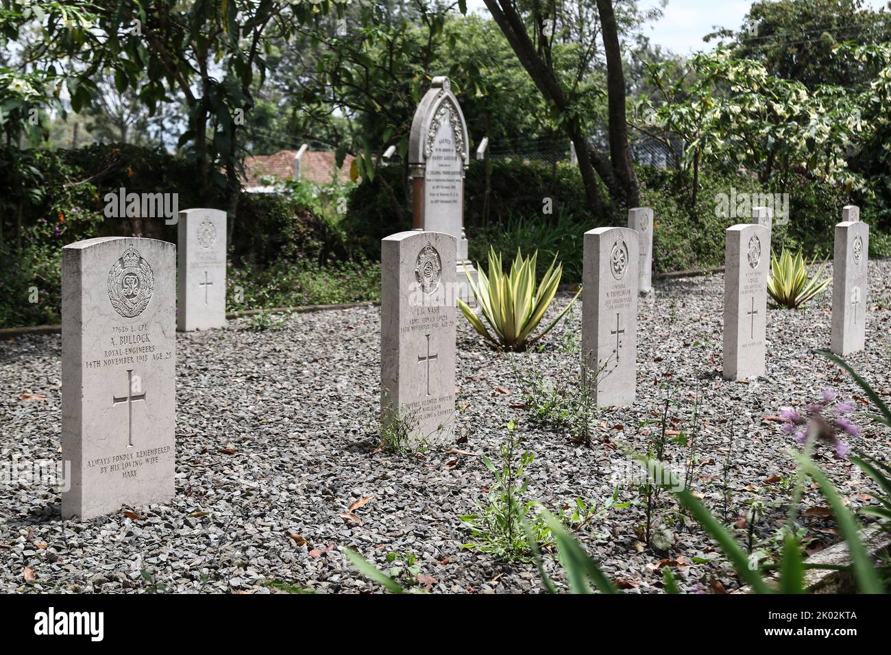 Nakuru, Vallée du Rift, Kenya. 9th septembre 2022. Une vue sur les pierres tombales des tombes de la première et de la deuxième Guerre mondiale du Commonwealth au cimetière du Nord de Nakuru. Selon la Commission des sépultures de guerre du Commonwealth, le cimetière nord de Nakuru contient 27 sépultures du Commonwealth de la première Guerre mondiale et 45 de la Seconde Guerre mondiale. Pendant la Seconde Guerre mondiale, la reine Elizabeth, alors princesse, a servi dans le Service territorial auxiliaire des femmes, la branche féminine de l'Armée britannique. (Image de crédit : © James Wakibia/SOPA Images via ZUMA Press Wire) Banque D'Images