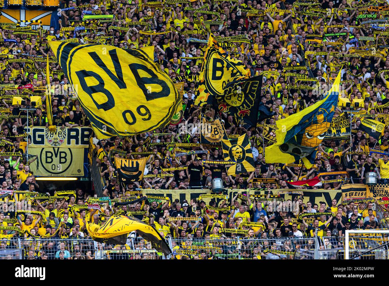 Dortmund, Allemagne. 06th, septembre 2022. Les fans de football de Dortmund ont été vus sur les tribunes lors du match de l'UEFA Champions League entre Dortmund et le FC Copenhagen au parc signal Iduna de Dortmund. (Crédit photo: Gonzales photo - Dejan Obretkovic). Banque D'Images