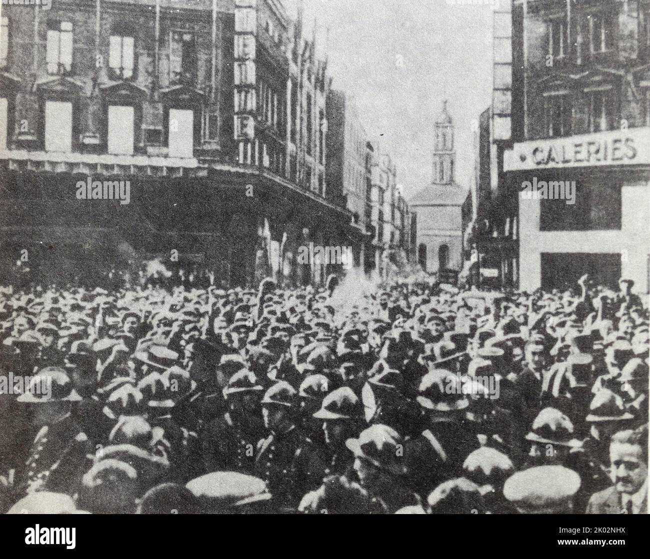 Démonstration populaire de Front à Paris. 1935. En juin 1934, la section socialiste française de Leon Blum de l'internationale des travailleurs a signé un pacte d'action unie avec le Parti communiste français Banque D'Images