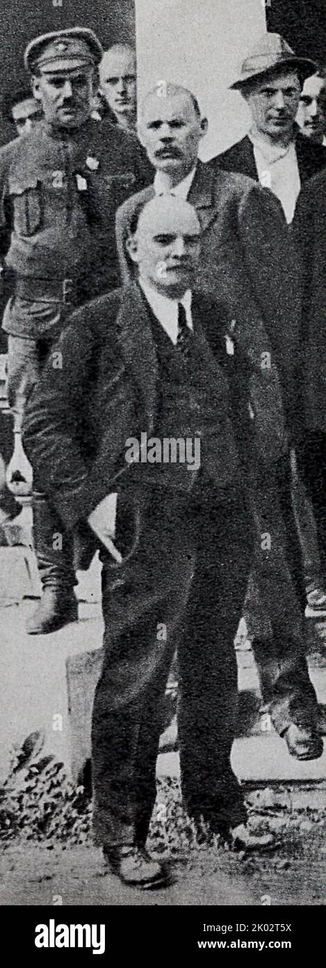 Lénine V. I. , Gorky A. M. dans un groupe de délégués au deuxième congrès de l'internationale communiste au Palais Uritsky (Palais Tauride). 1920, 19 juillet. Petrograd. Photographe - Bulla V. K. Banque D'Images
